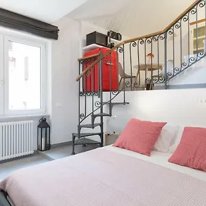 Appartamento Quiet Pied A Terre With Terrace In Borgo Pio
